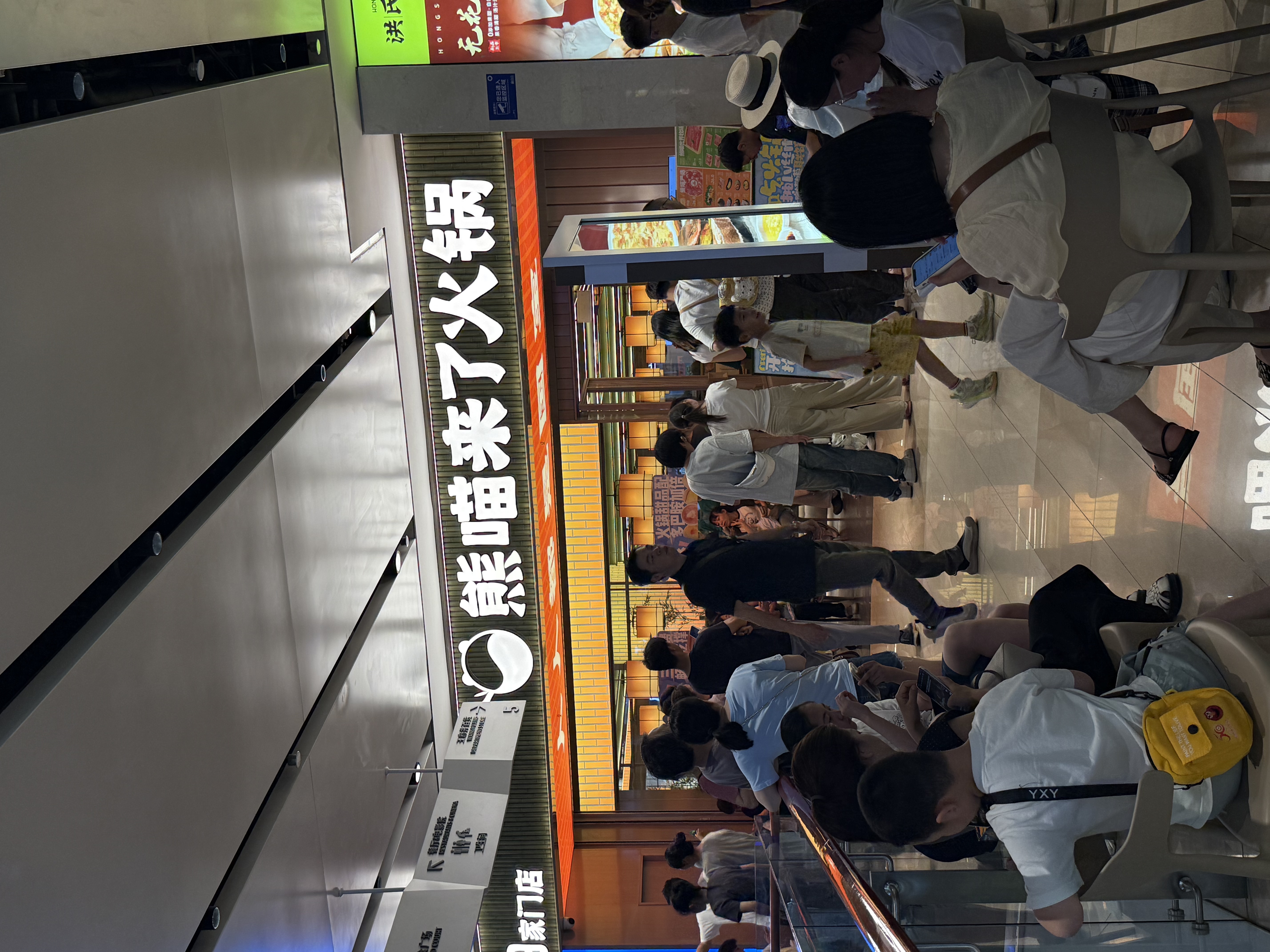 BOB半岛平台持续霸榜16天熊喵来了西安首店开业即红单日列队超1000人(图3)